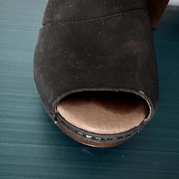 DANSKO Delphina Suede Peep Toe Bootie Block Heel Cutout 40 - Picture 4 of 9